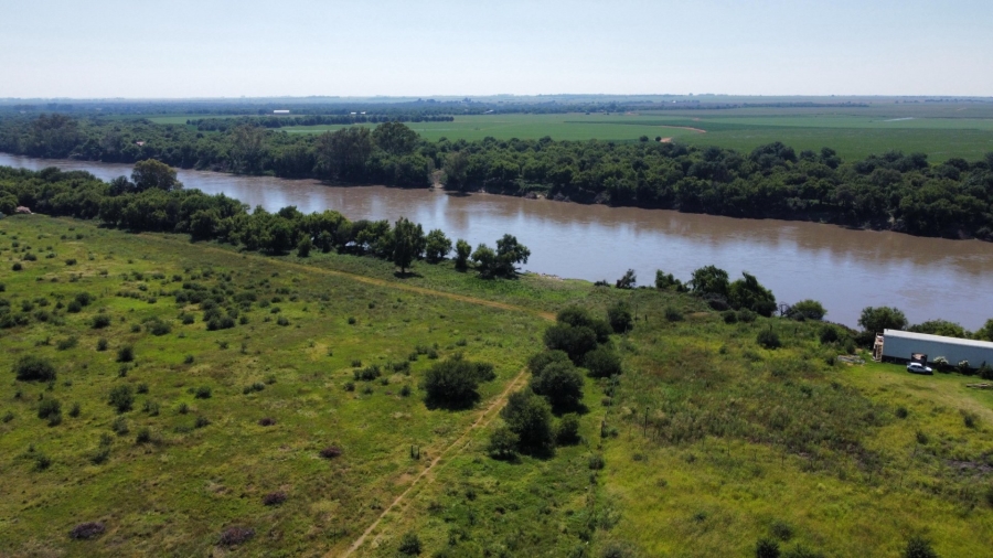 Commercial Property for Sale in Leeudoringstad North West